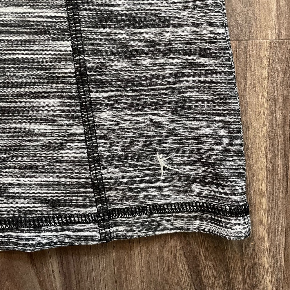 Danskin Racerback Tank Size Medium - Picture 5 of 6